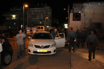 بالصور: الشرطة تزّج بقواتها وتداهم بيتين في حي العجمي بيافا منتصف الليلة الماضية 